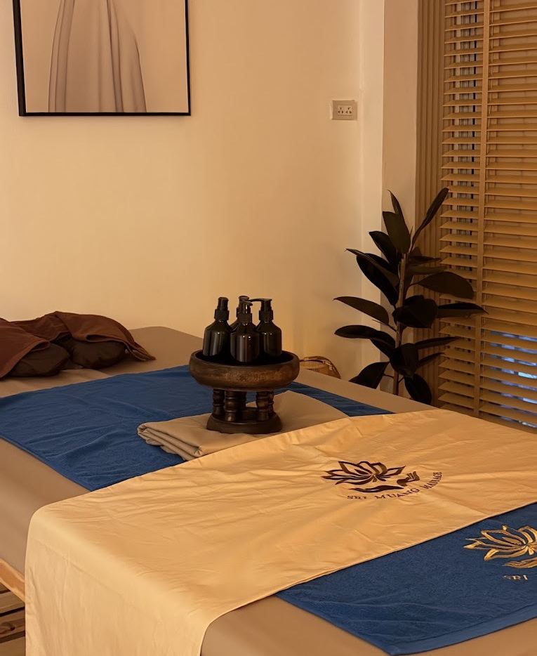 Massage bed with blue linen